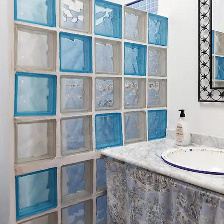 Gorgeous In With Kitchenette * Algatocin